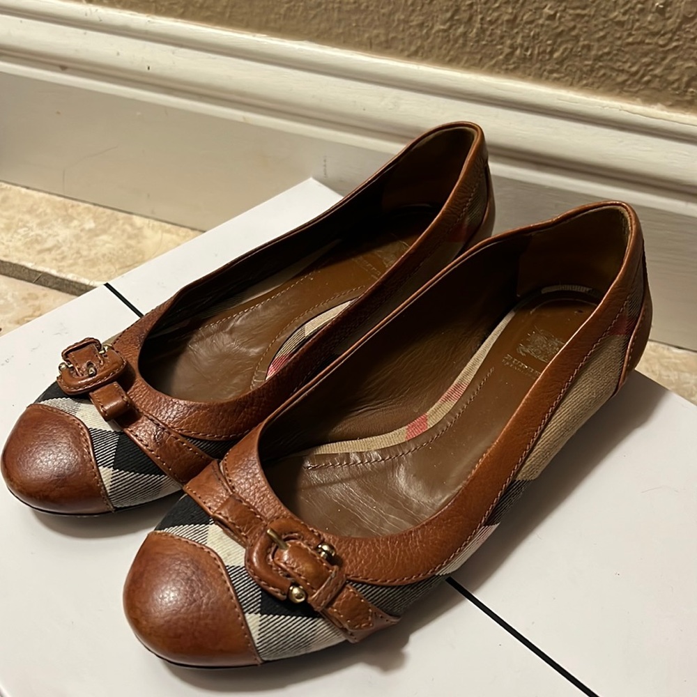 Burberry flats